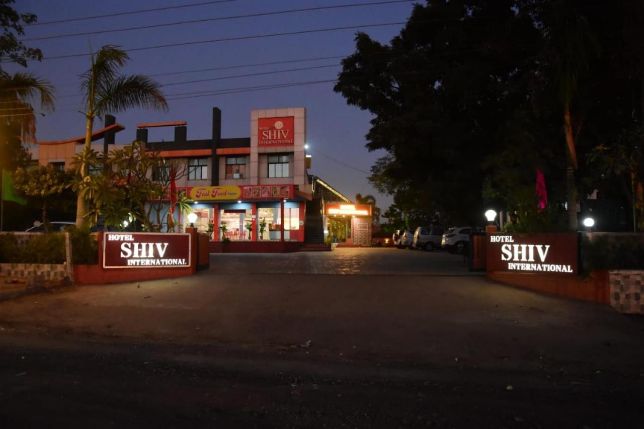 Hotel Shiv International Bhachau Eksteriør billede